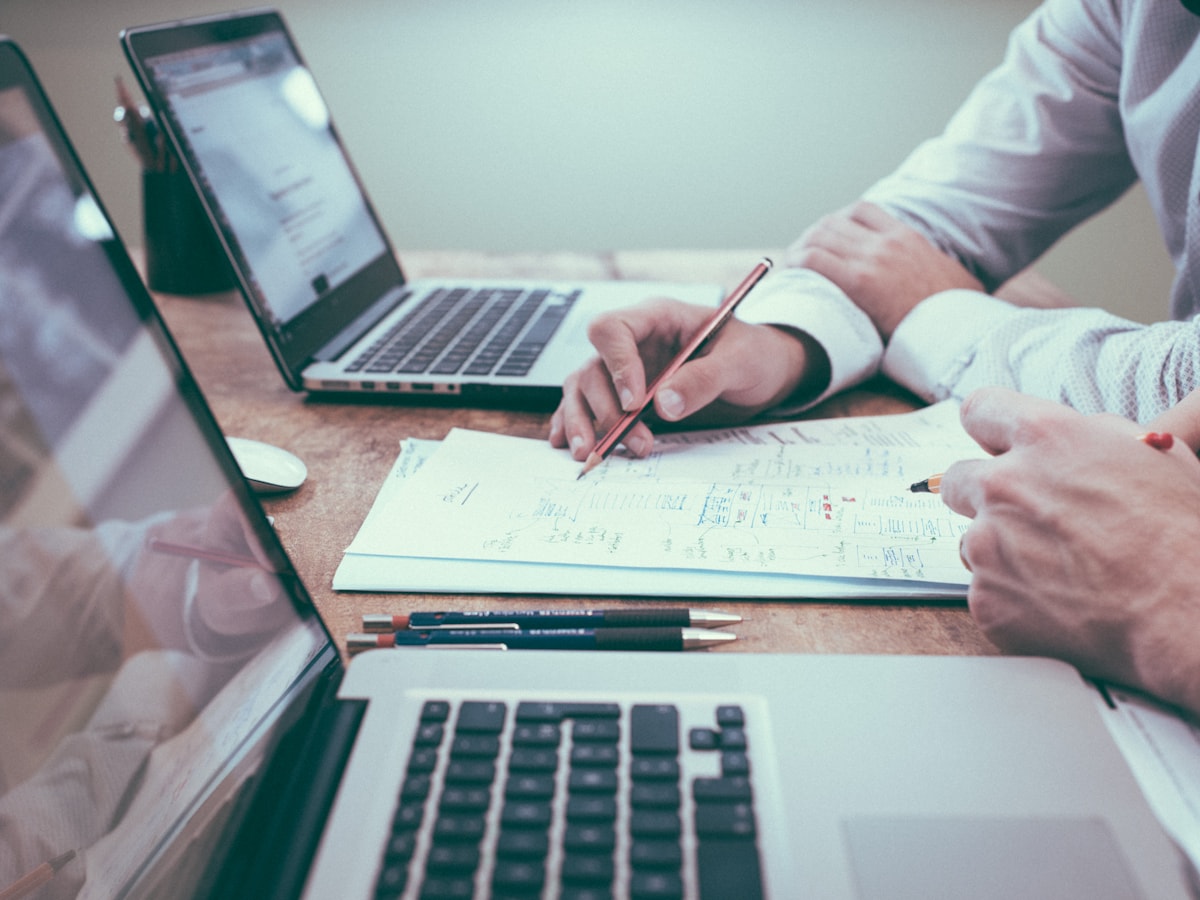 Photo — analyse de documents et professionnalisme
